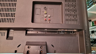 Commodore Szerviz és Restaurátor | Toshiba 20V300P LCD TV Re-Cap