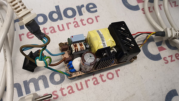 Commodore Amiga 600 és 1200 kicsi tápegység felújítása