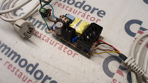 Commodore Amiga 600 és 1200 kicsi tápegység felújítása