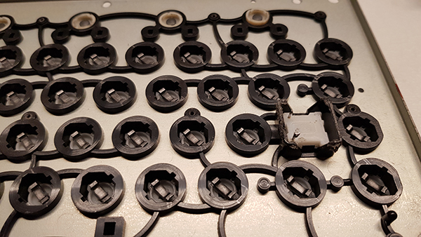 Commodore Szerviz és Restaurátor | Billentyűzet caeruzás grafitozása !?