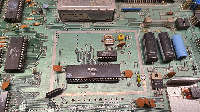 Commodore Szerviz és Restaurátor | MOD: Commodore 64 NTSC módosítása PAL-ra