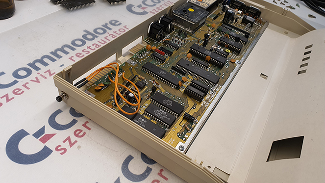 Commodore Szerviz és Restaurátor | MOD: Commodore 64 RESET beépítése