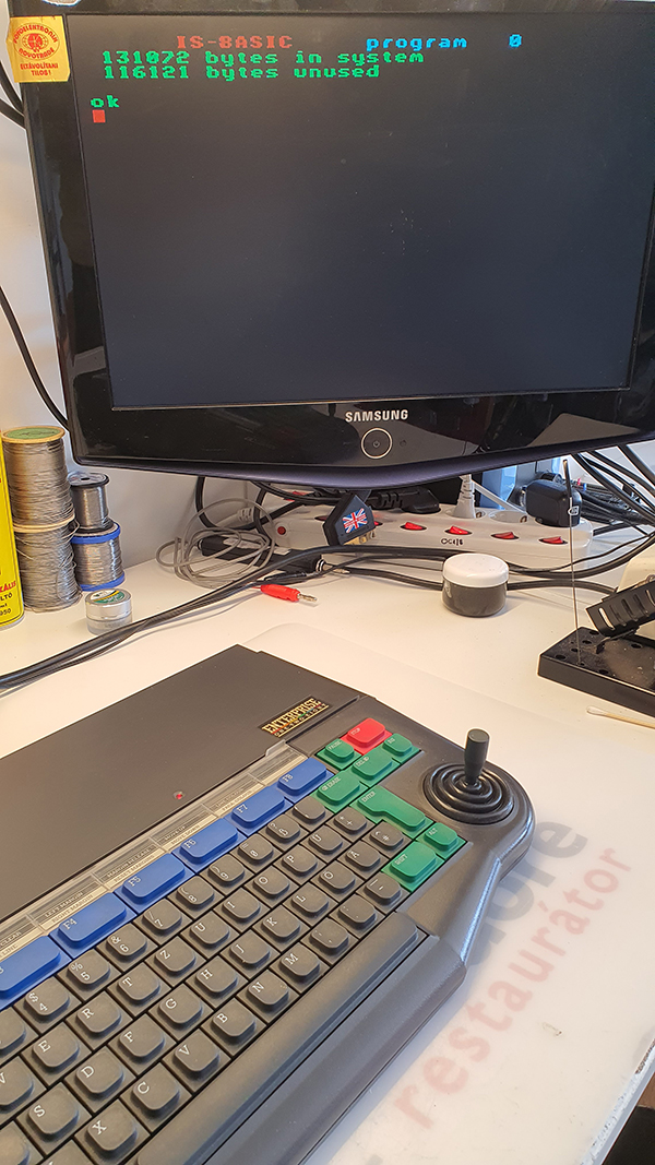 Enterprise első lépések | Enterprise 128k induló képernyő, BASIC kártya (DE billentyűzet)