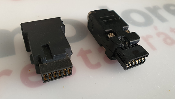 Enterprise első lépések | Enterprise 64k, 128k Commodore Joystick adapter (bal gyári, jobb készített)