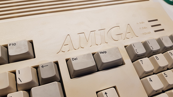 Commodore Szerviz és Restaurátor | RetrObright !?